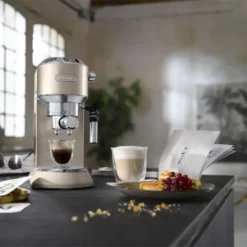 De'Longhi Delonghi Kaffeemaschine Dedica Metallics EC785.BG Pumpendruck 15 Bar, Eingebauter Milchaufschäumer, Manuell, 1300 W, Beige -Günstiges Brat Lust Geschäft 50e895cc1ebab00ce8b754124cd7701d