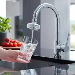 DrinkPure Wasserfilter - Patentierte Technologie - Swiss Made - Einfache Montage Für Den Wasserhahn - Entfernt Nachgewiesen Mikroplastik Und Krankheitserreger -Günstiges Brat Lust Geschäft 65d5074084bb8719eb1ddda7c01371a5
