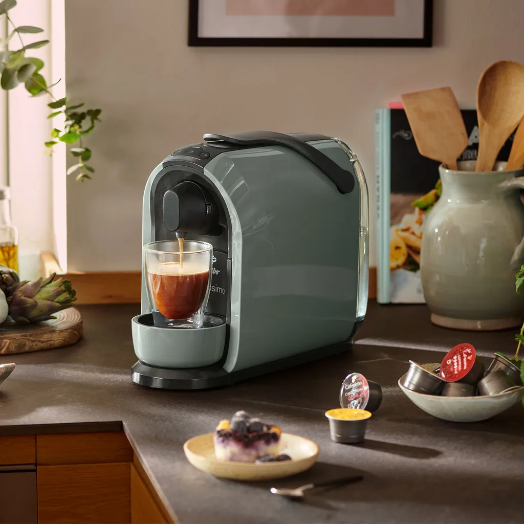 Tchibo Cafissimo Pure Kaffeemaschine Kapselmaschine Inkl. 30 Kapseln Für Caffè Crema, Espresso Und Kaffee, Arctic Green 7 Tchibo Cafissimo Pure Kaffeemaschine Kapselmaschine Inkl. 30 Kapseln Für Caffè Crema, Espresso Und Kaffee, Arctic Green – Bild 5