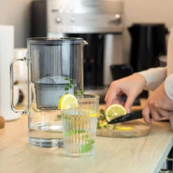 Wessper Wasserfilterkanne Aus Glas 2.5 L Kompatibel Mit Brita-Wasserfilterkartuschen, Inklusive 1 Wasserfilter-Kartusche, Reduziert Kalk Und Chlor, Schwarz 17 Wessper Wasserfilterkanne Aus Glas 2.5 L Kompatibel Mit Brita-Wasserfilterkartuschen, Inklusive 1 Wasserfilter-Kartusche, Reduziert Kalk Und Chlor, Schwarz -Günstiges Brat Lust Geschäft e485e4e077b39ea93d8bfc066ec0c723